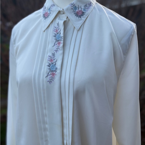 Alfred Dunner Tops - Alfred Dunner Embroidered Button Blouse Cream Sz 10